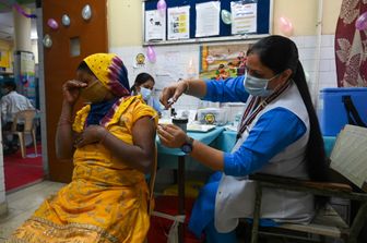 Covid India ha somministrato miliardesima dose vaccino