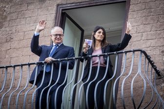 Virginia Raggi passa le consegne a Roberto Gualtieri