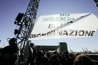 Un momento della protesta davanti al varco 4 del Porto di Trieste&nbsp;