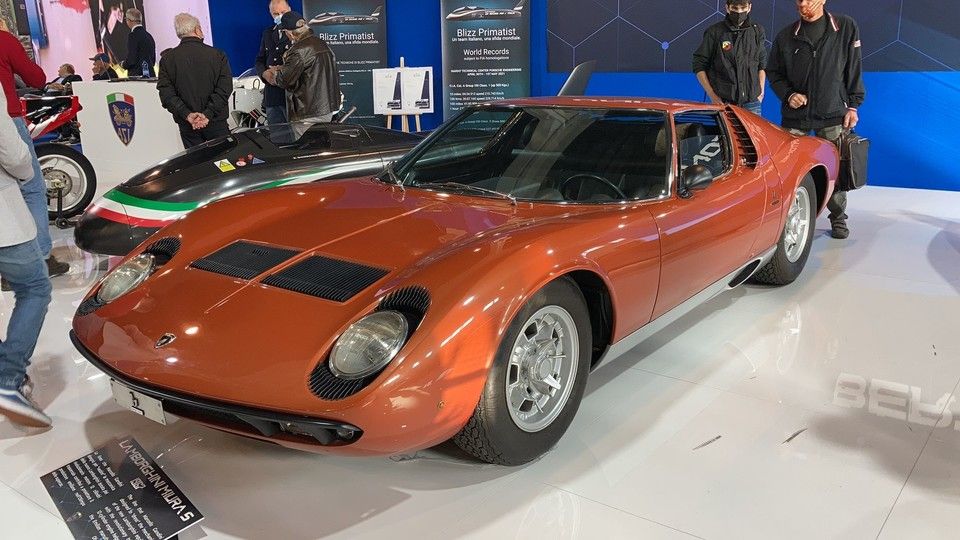Lamborghini Miura, l&rsquo;auto piu&rsquo; seducente degli anni &lsquo;70. Ne ebbero una Onassis, Frank Sinatra, Ringo Starr...