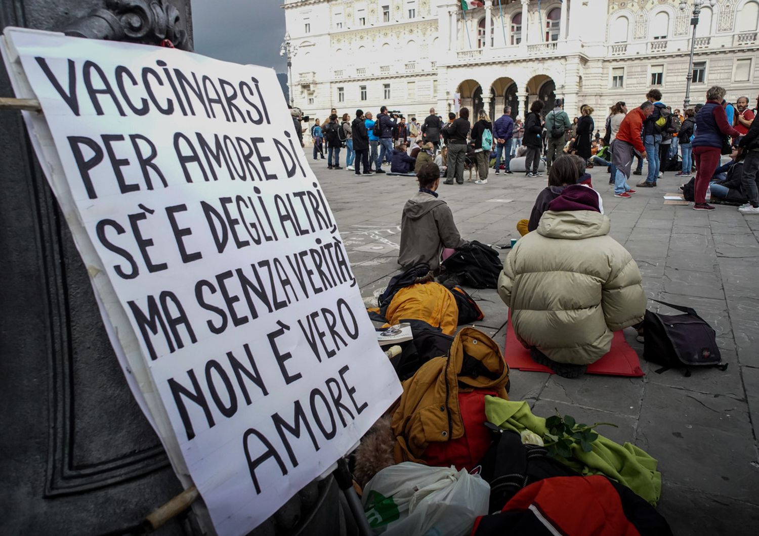 Le proteste a Trieste contro l'obbligo di Green pass