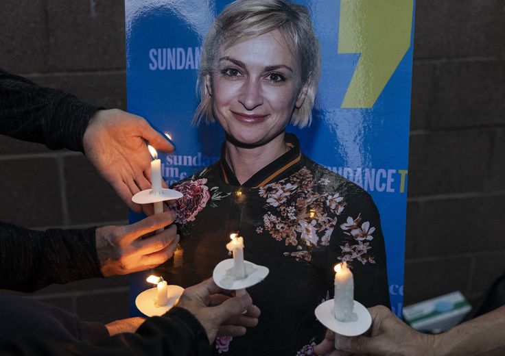 Ricordo di Halyna Hutchins, uccisa sul set di Rust da uno sparo accidentale