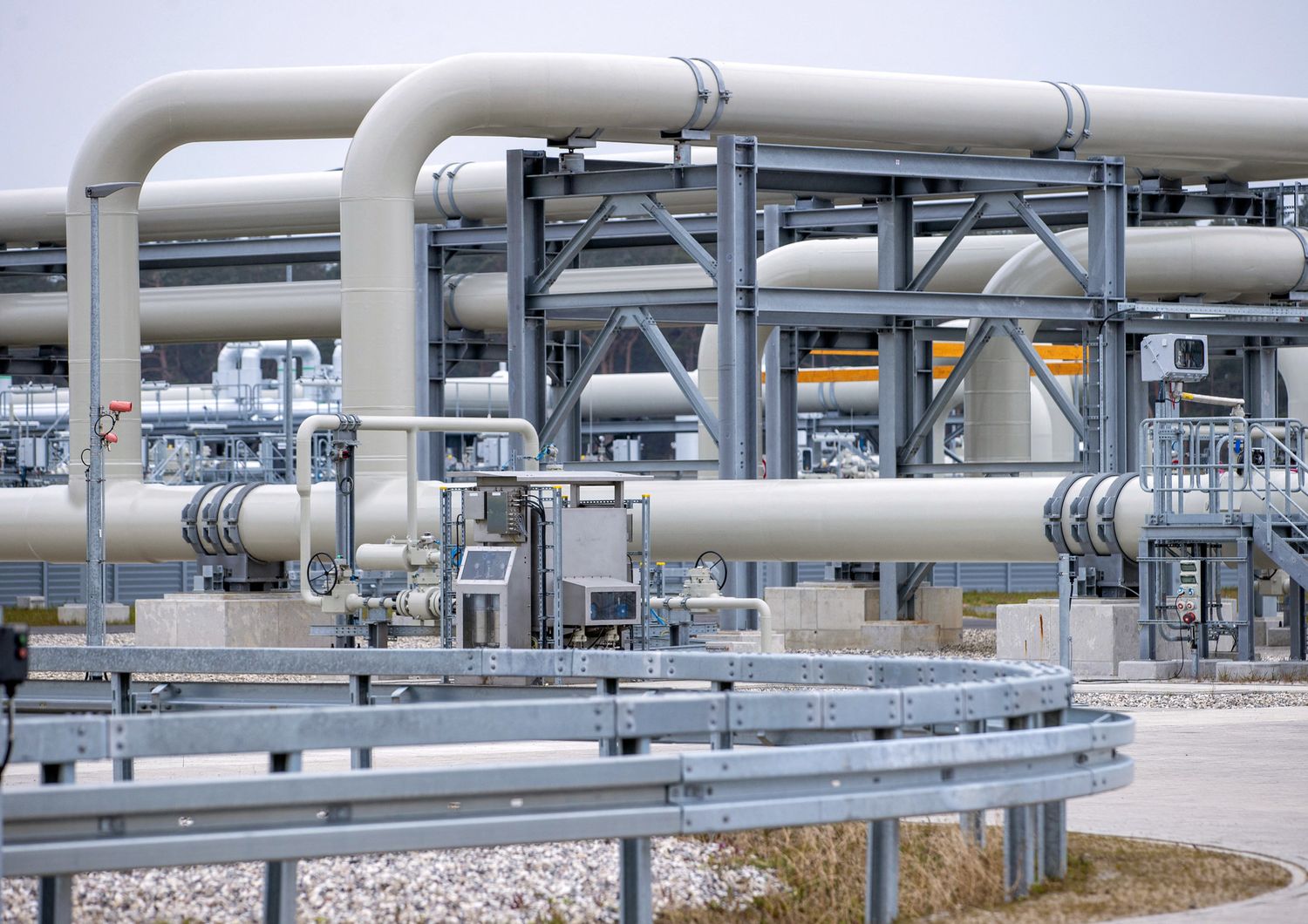 Sistemi di tubature e dispositivi di chiusura alla stazione di approdo del gas Nord Stream 2