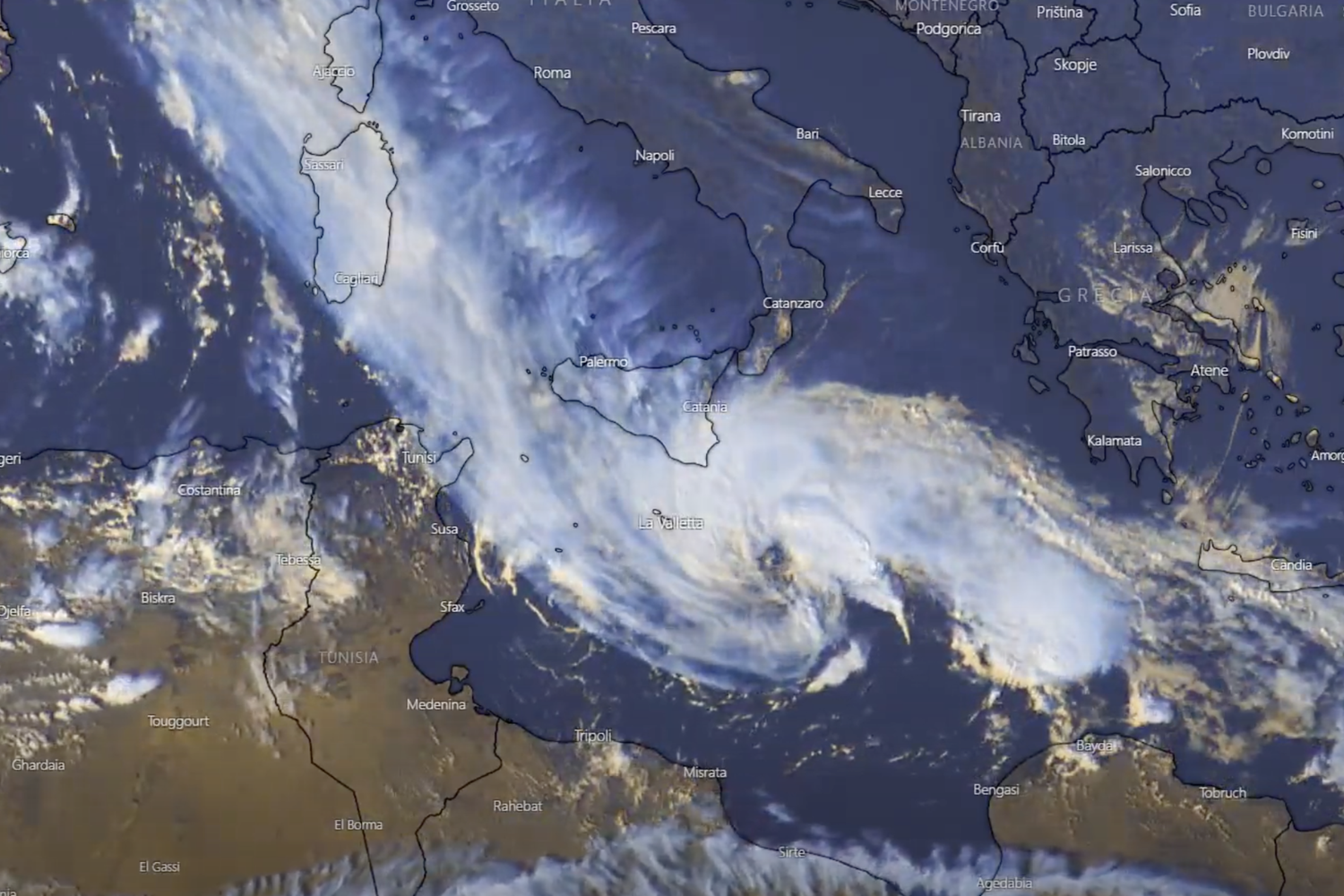 Il medicane che incombe sulla Sicilia orientale