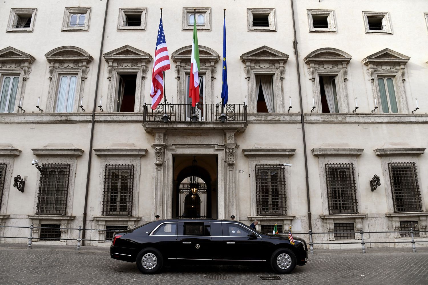 La Cadillac corazzata usata dai presidenti Usa. Il suo soprannome, 'The Beast', la dice lunga