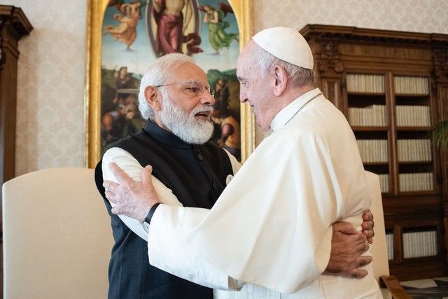 Narendra Modi e Papa Francesco