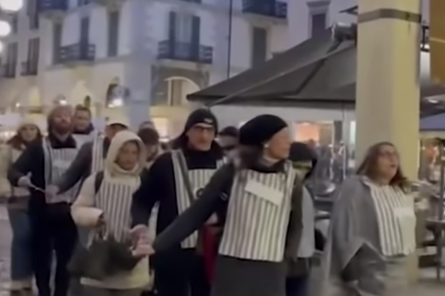 La manifestazione dei no-green pass di Novara