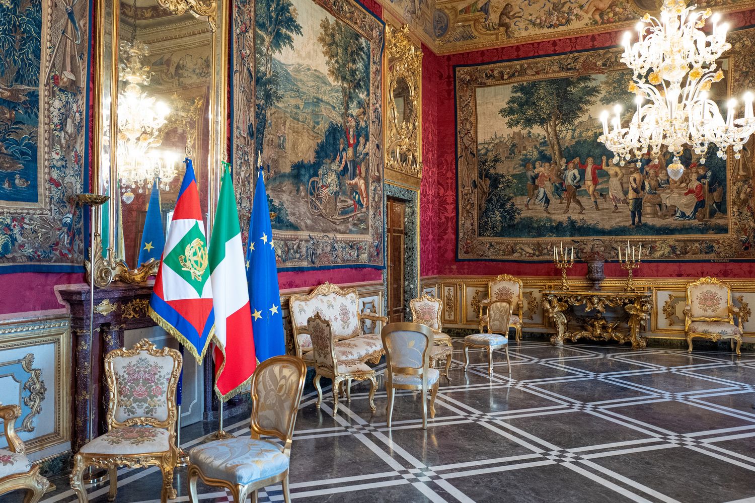 Il salone degli arazzi del Quirinale
