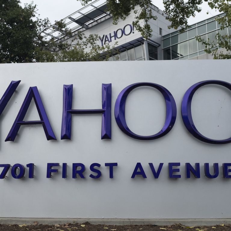 L'insegna davanti alla sede principale di Yahoo a Sunnyvale, in California