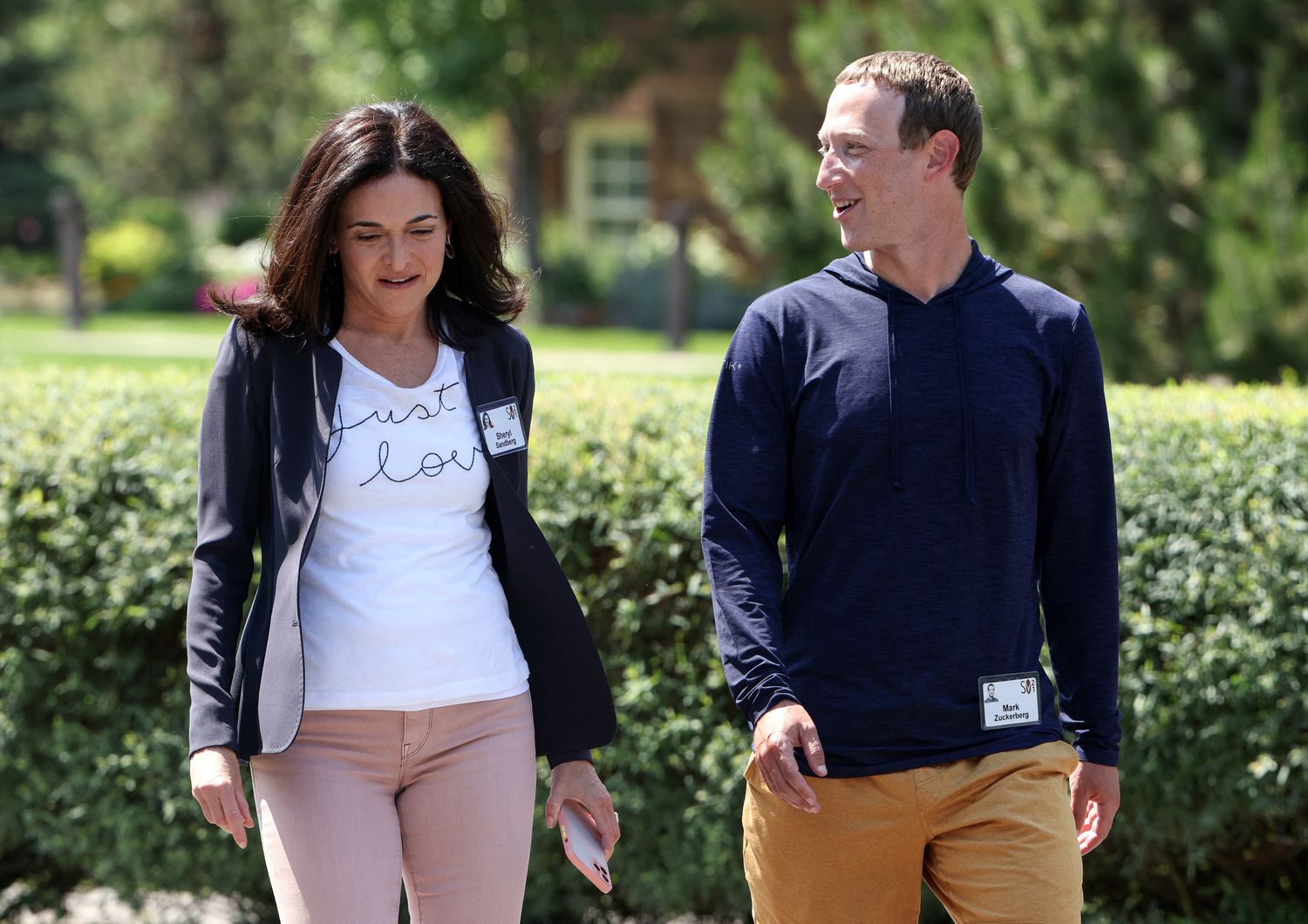 Sheryl Sandberg, chief operating officer di Facebook, con il fondatore Mark Zukerberg