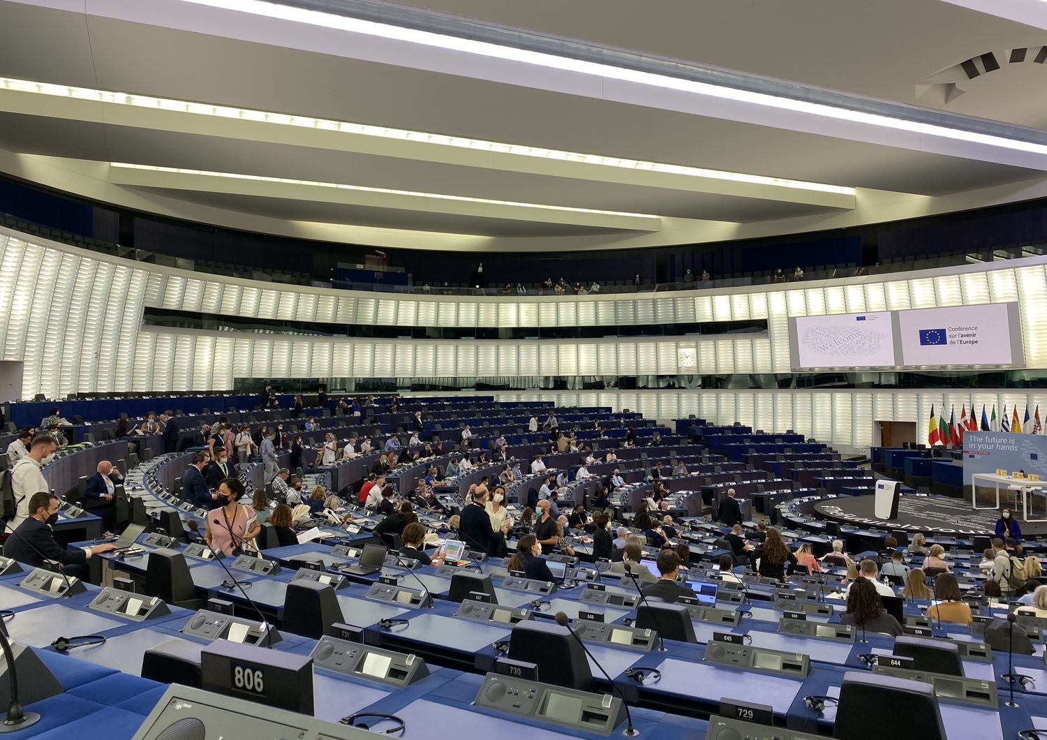 I cittadini europei nell'aula del Parlamento europeo a Strasburgo