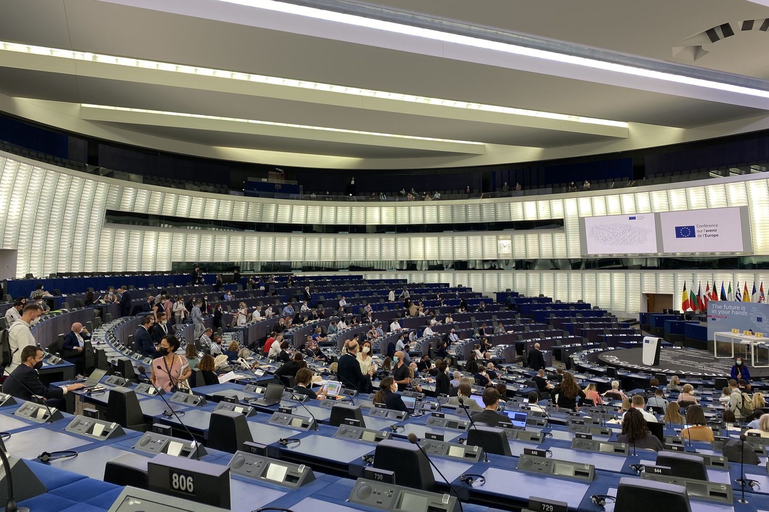 I cittadini europei nell'aula del Parlamento europeo a Strasburgo