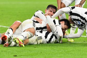 Giocatori della Juventus esultano dopo vittoria con lo Zenit in Champions League