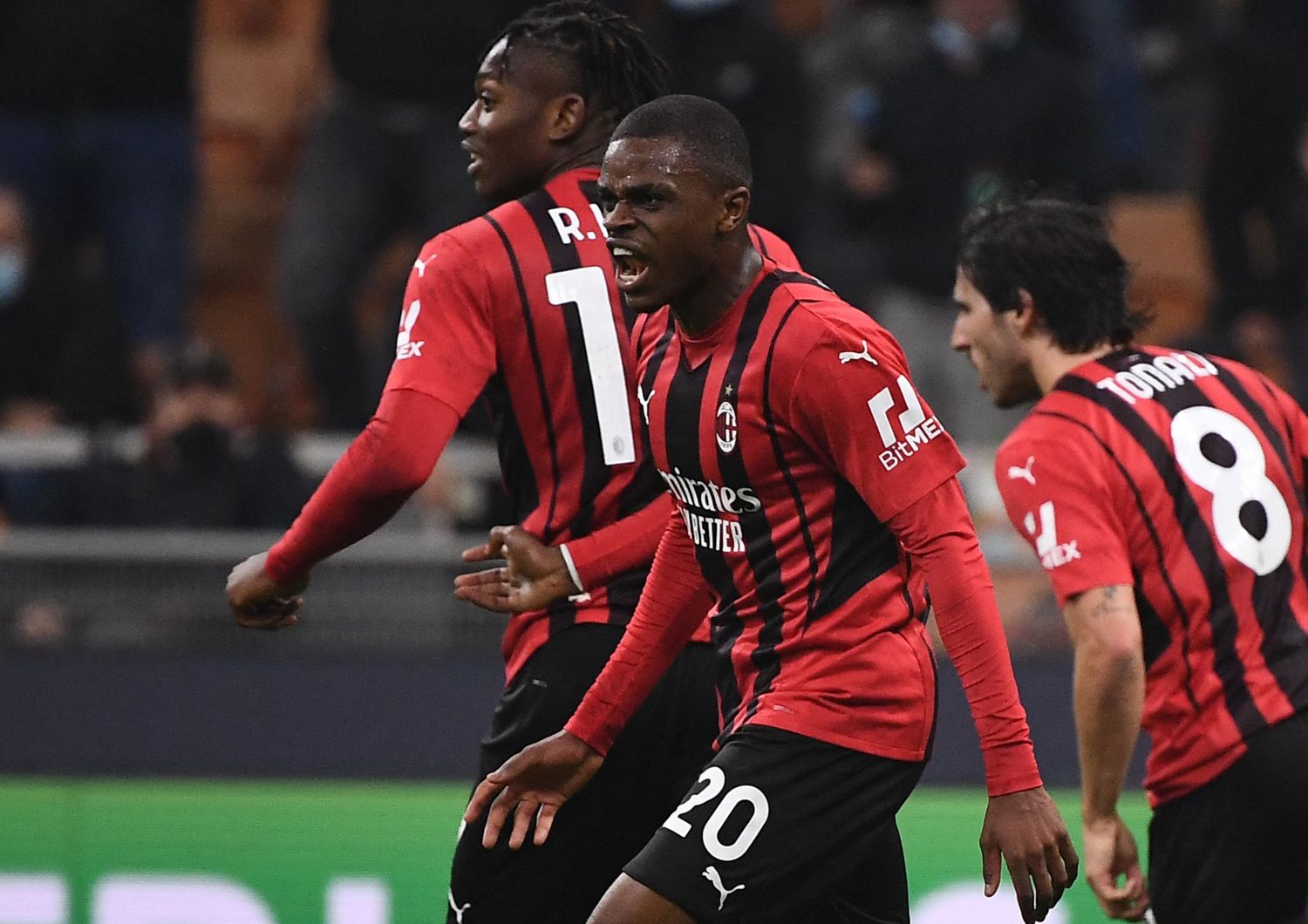 Kalulu festeggia il gol nella sfida tra Milan e Porto