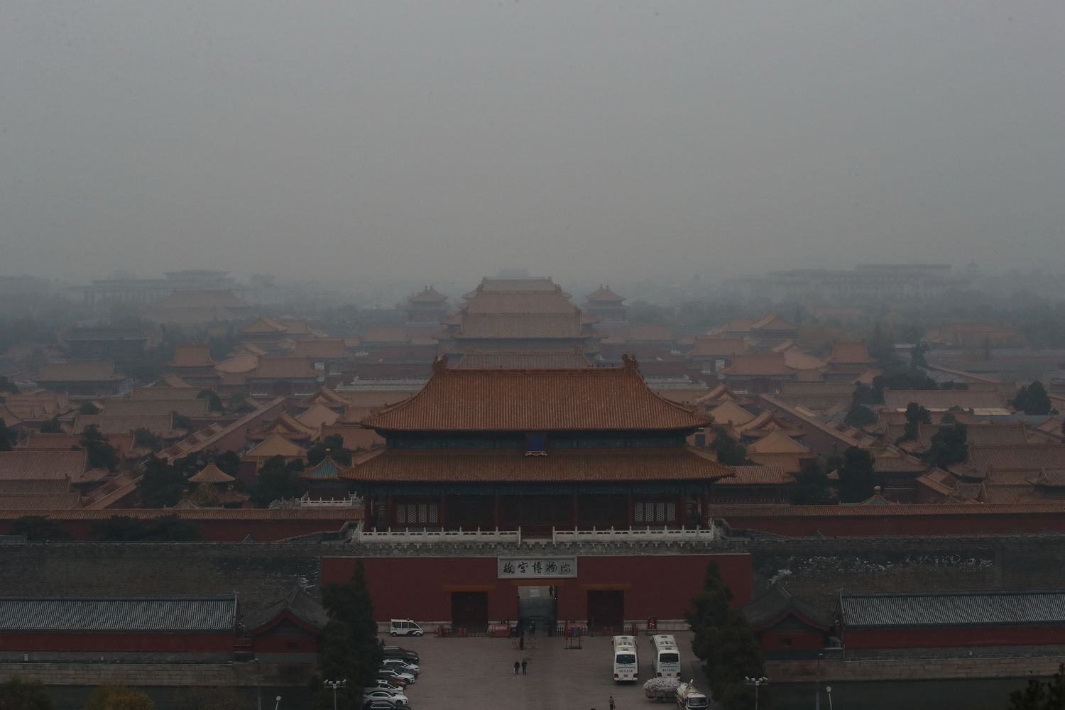 Pechino avvolta dallo smog