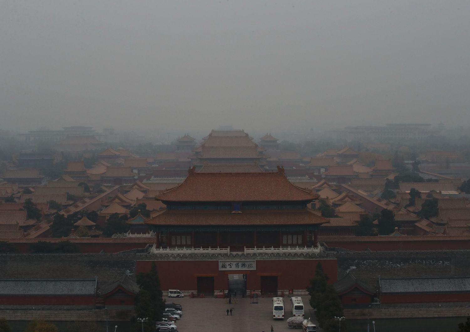 Pechino avvolta dallo smog