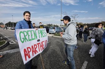 Una manifestazione di no-green pass a Trieste