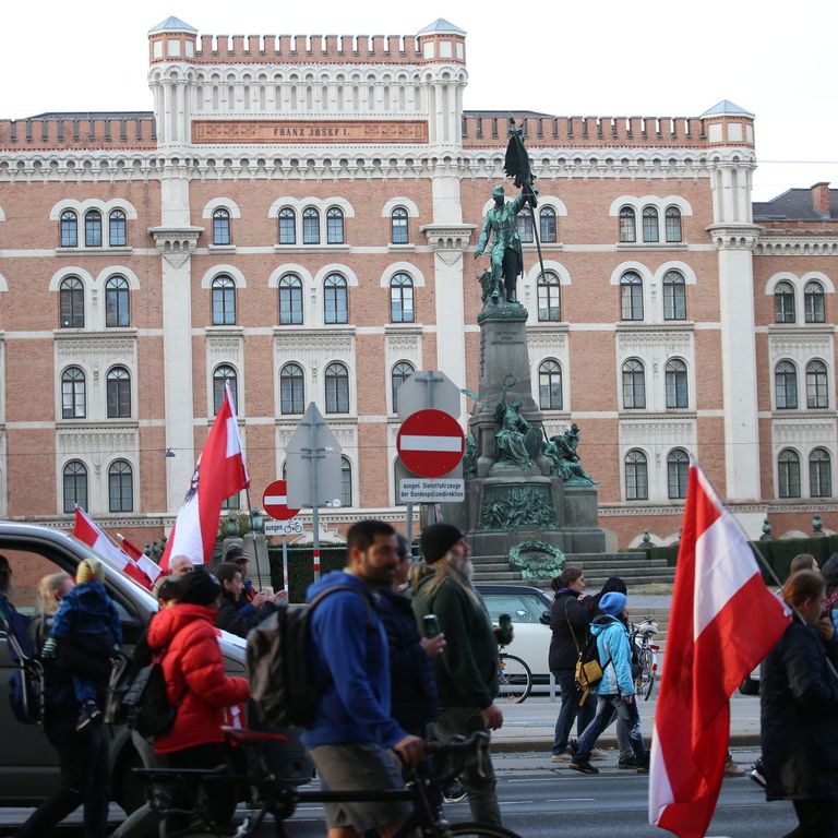Proteste a Vienna contro le misure per il contenimento del Covid&nbsp;