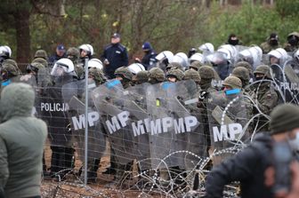 Polizia polacca al confine con la Bielorussia