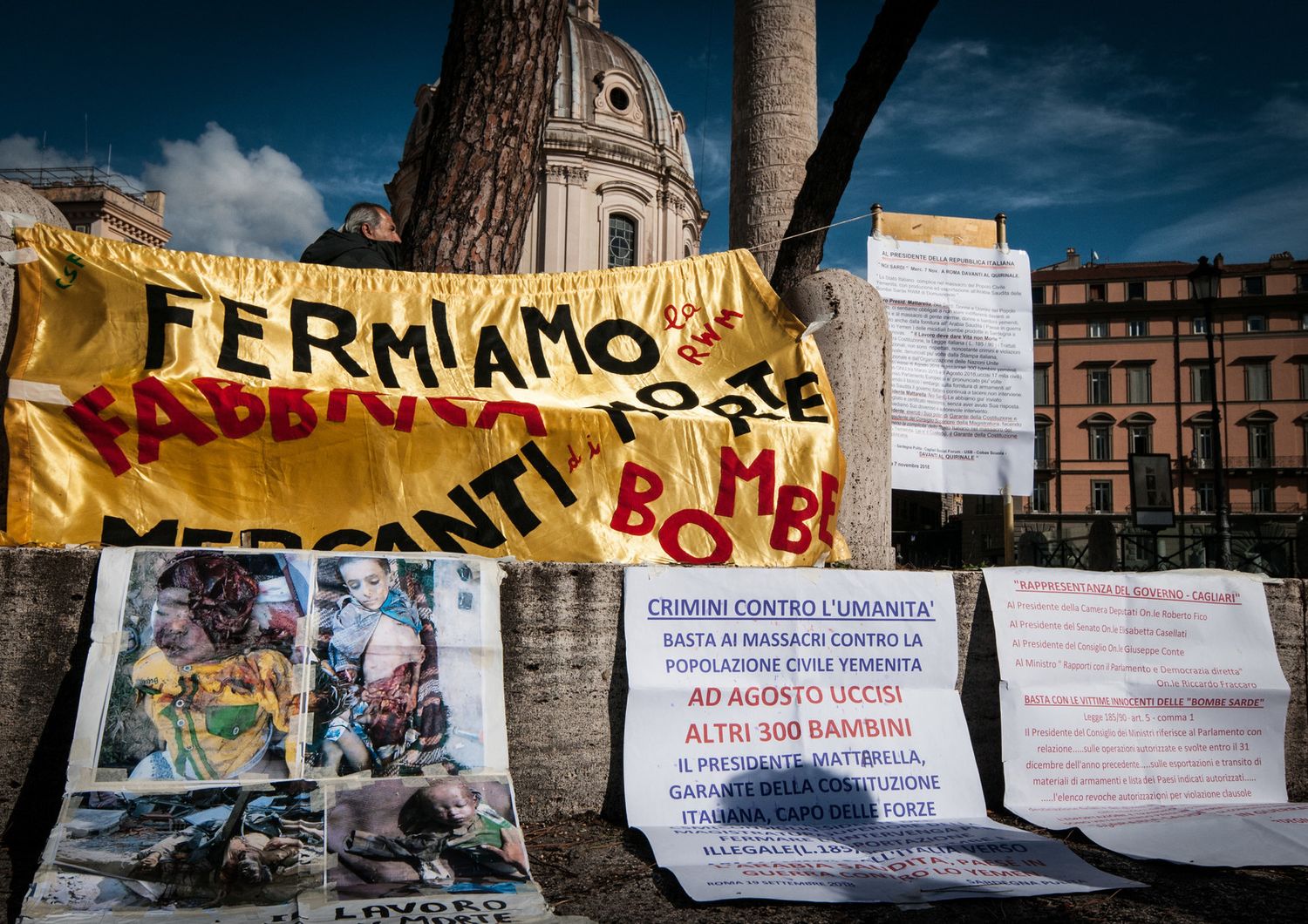 Manifestazioni contro fabbriche bombe in Sardegna