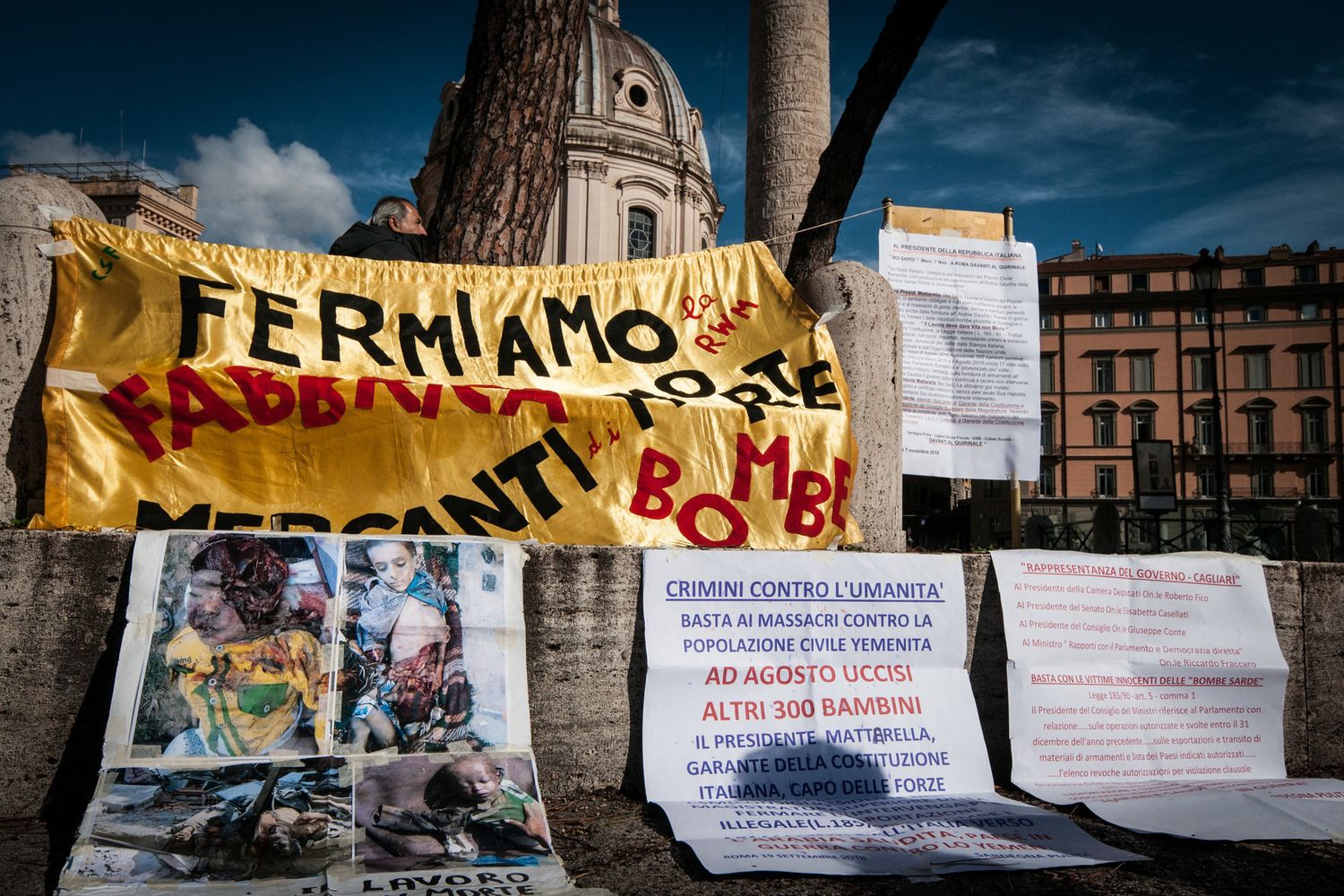 Manifestazioni contro fabbriche bombe in Sardegna