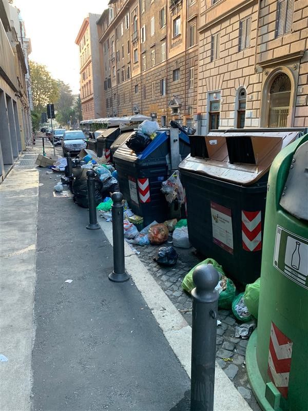 Rifiuti Roma, zona Trieste Salario