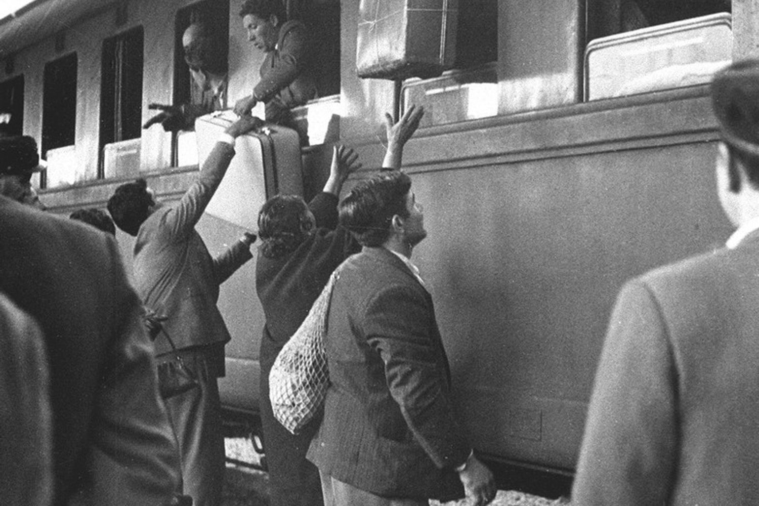 Migranti italiani in un'immagine d'epoca che risale al 1958