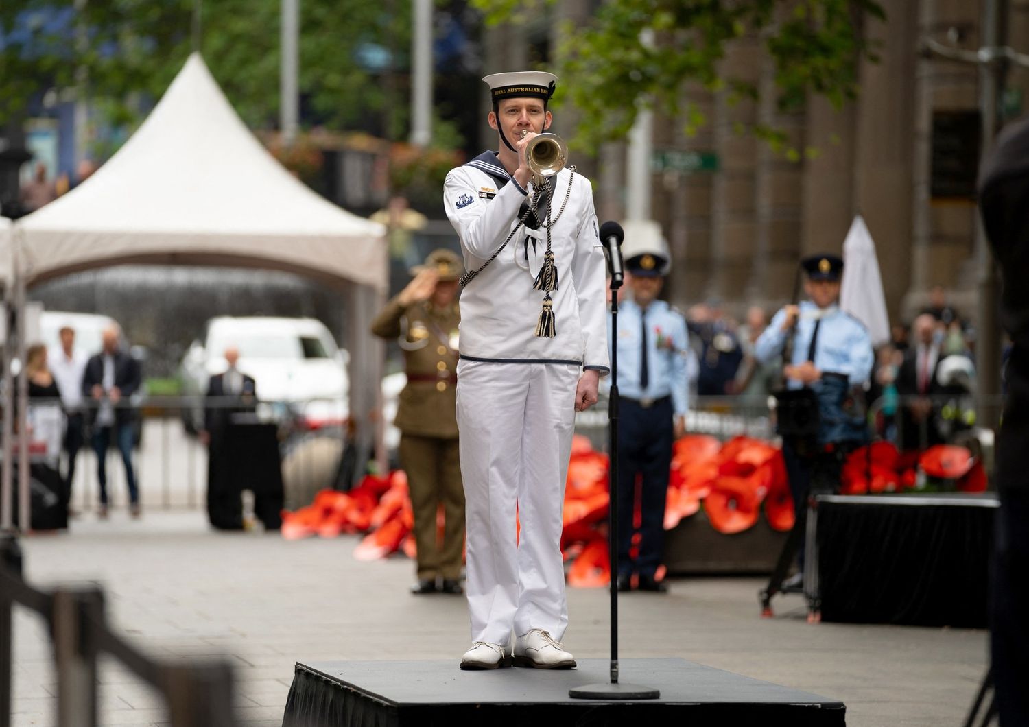 marinaio australiano nel corso di una celebrazione a Sydney