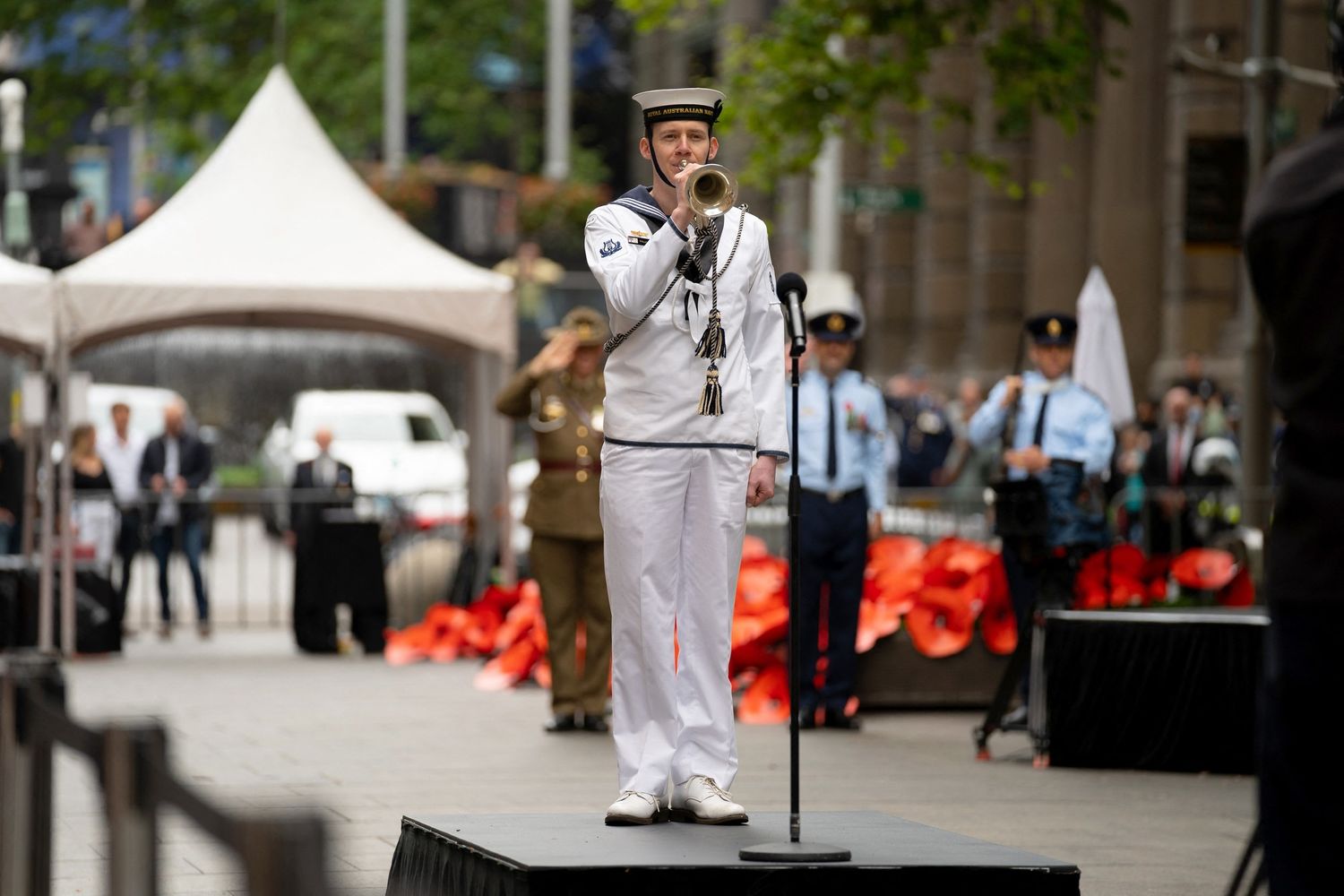 marinaio australiano nel corso di una celebrazione a Sydney