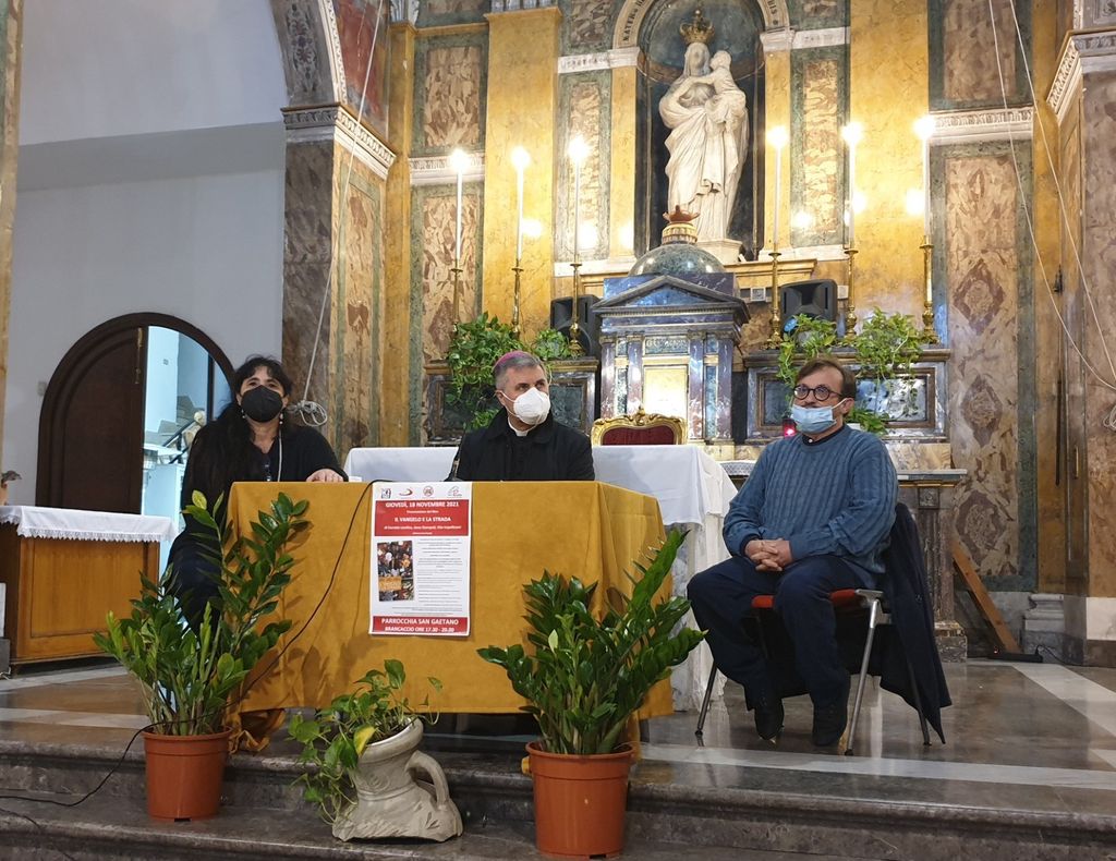 Gli autori del libro &quot;Il Vangelo e la strada&quot; Anna Staropoli, il vescovo Corrado Lorefice e Vito Impellizzeri