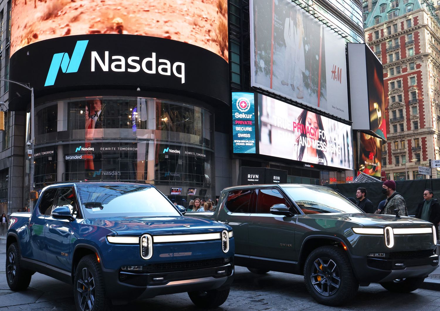Rivian: auto a Time Square il giorno del debutto al Nasdaq&nbsp;