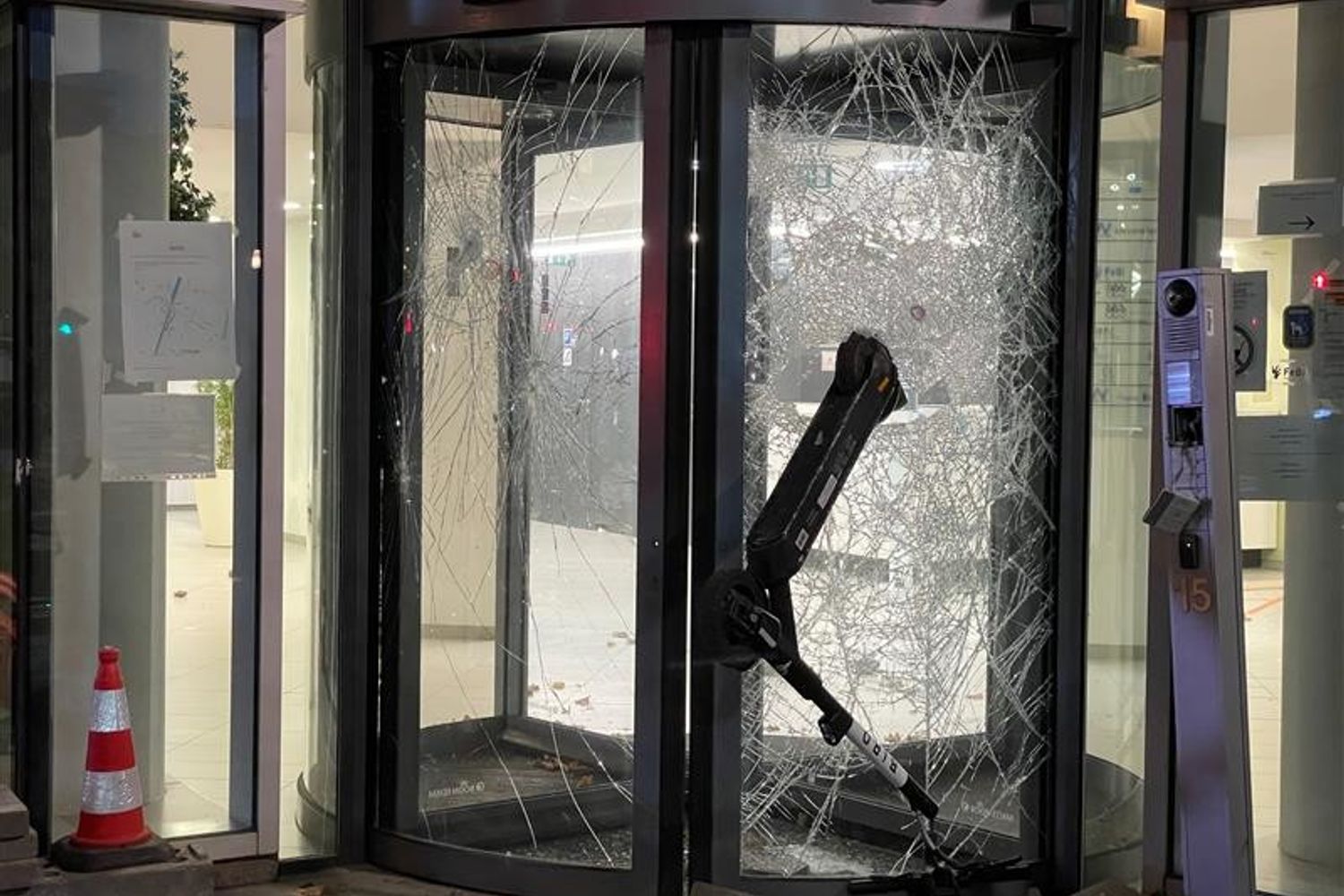 Scontri a Bruxelles contro le restrizioni anti-covid