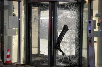 Scontri a Bruxelles contro le restrizioni anti-covid