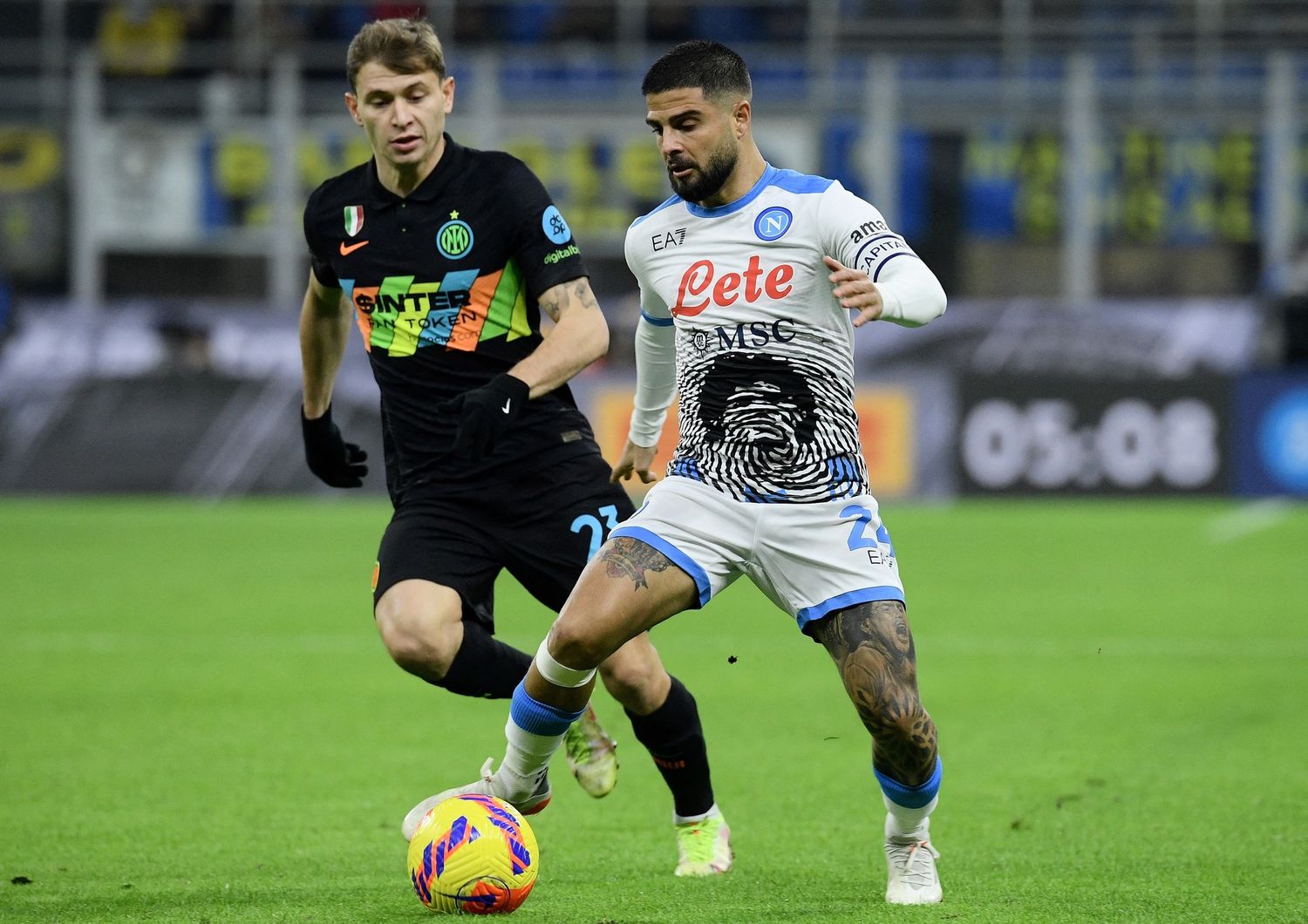 L'interista Nicol&ograve; Barella in marcatura su Lorenzo Insigne