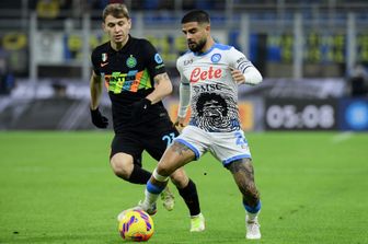 L'interista Nicol&ograve; Barella in marcatura su Lorenzo Insigne