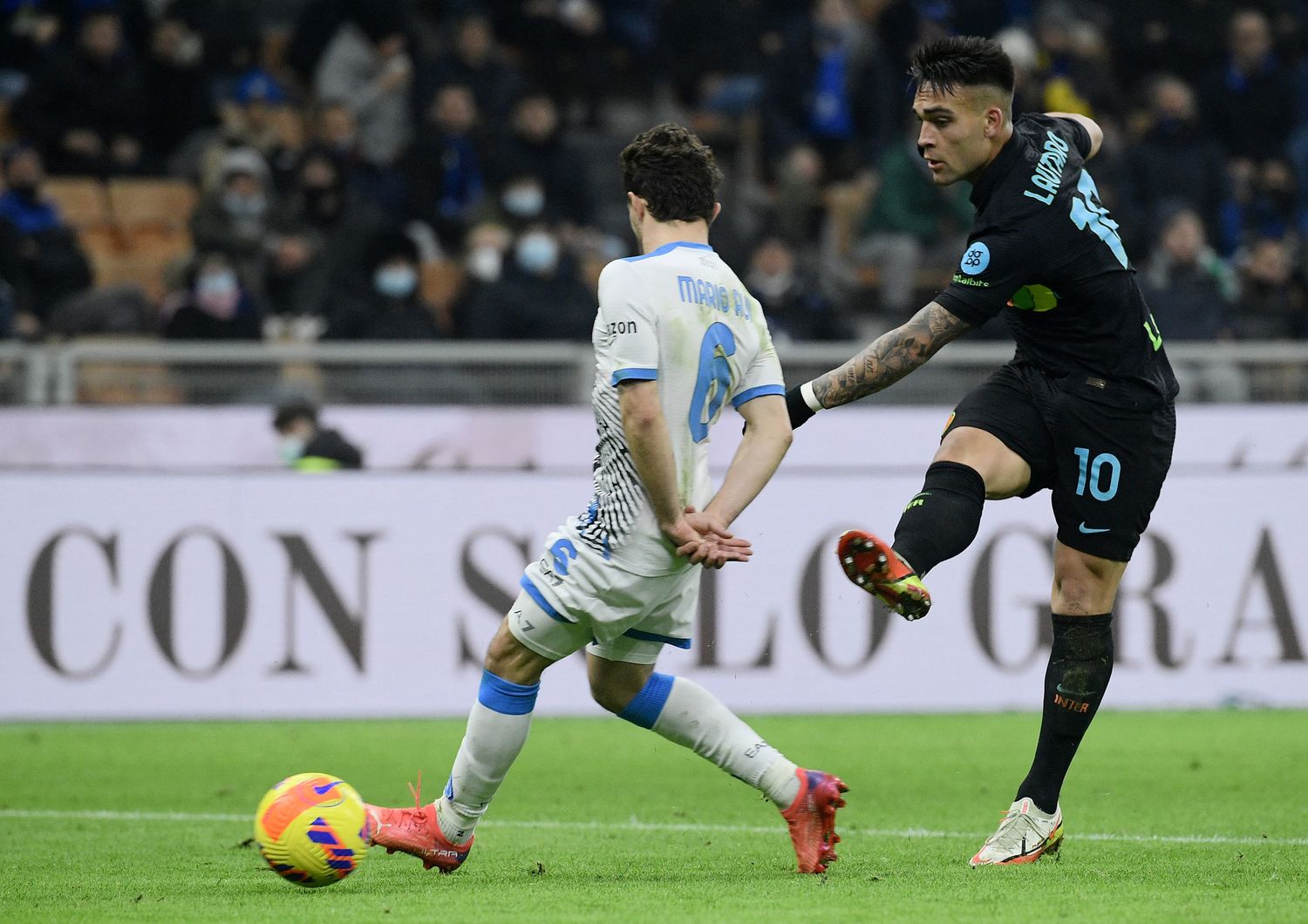 Lautaro Martinez segna il terzo gol dell'Inter