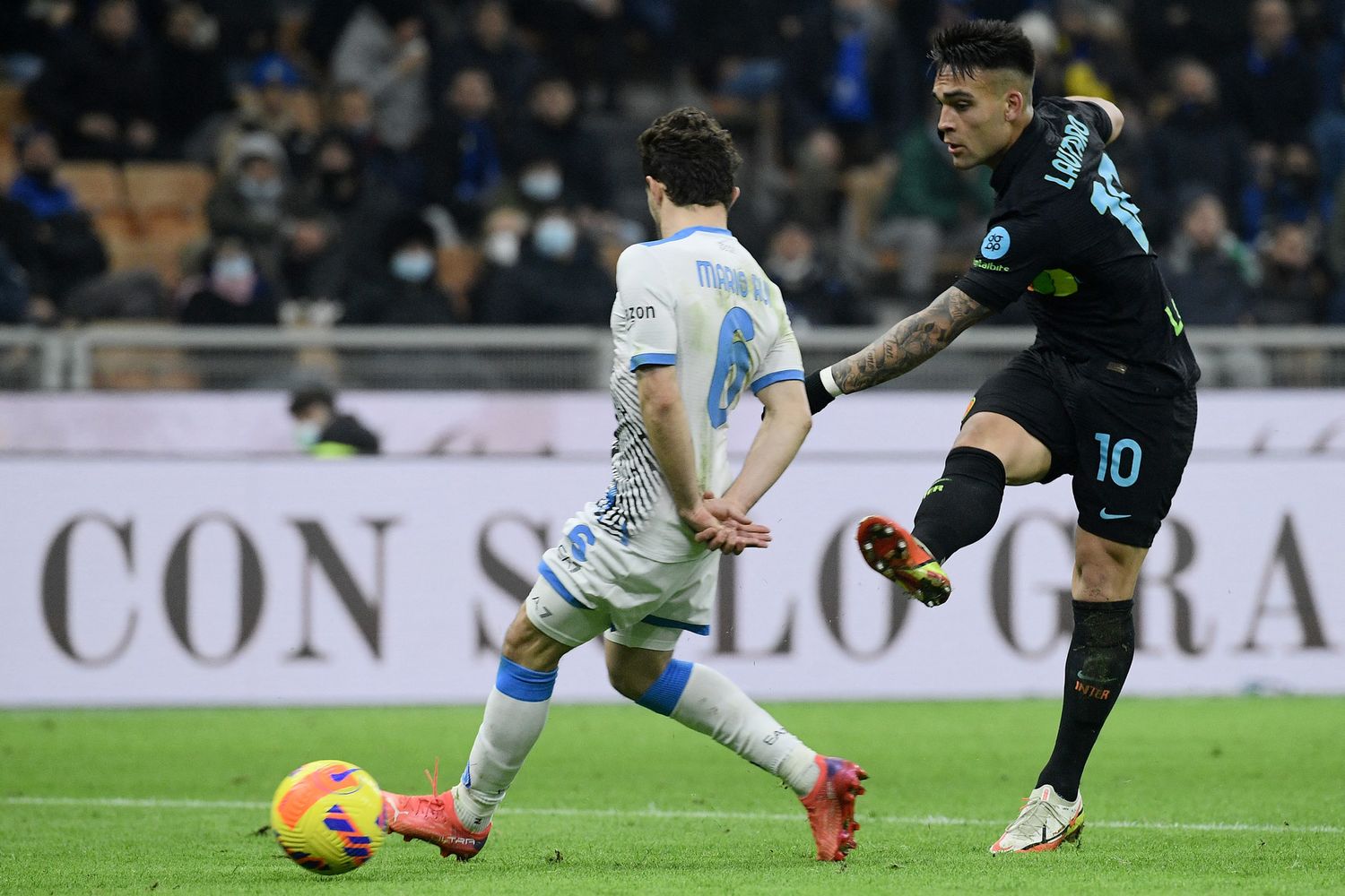 Lautaro Martinez segna il terzo gol dell'Inter