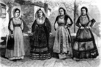 Donne in costume tradizionale sardo