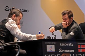 Ian Nepomniachtchi e Magnus Carlsen