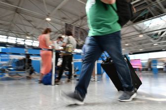 Il centro vaccinale al Terminal 3 dell'aeroporto di Fiumicino