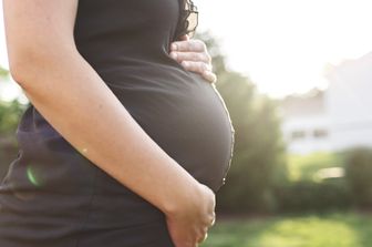 Una donna incinta