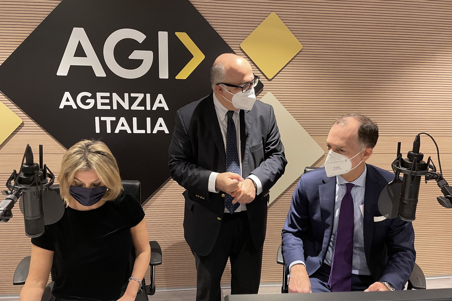 L'incaricato d'affari Usa a Roma, Thomas D. Smitham, con Mario Sechi e Rita Lofano