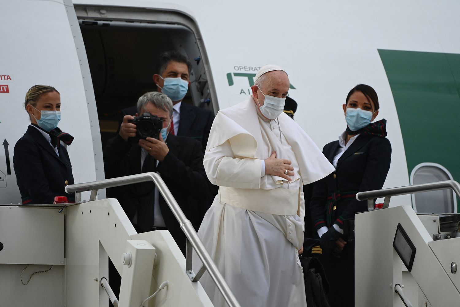 Il Papa sale sul volo Ita in partenza per Cipro