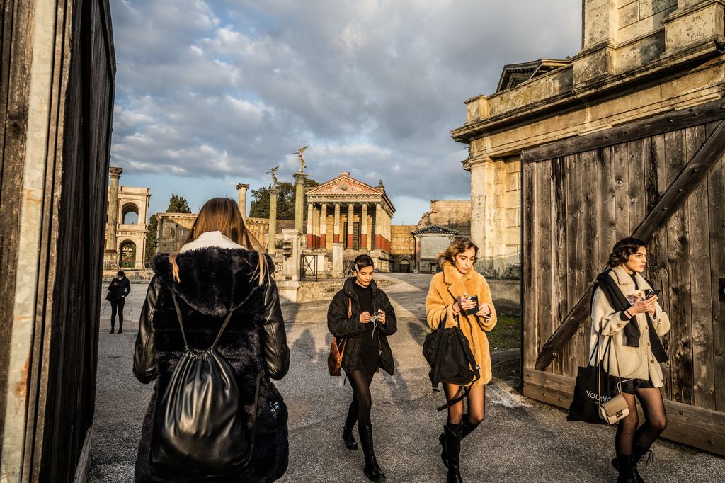 Sfilata organizzata da Altaroma negli studi di Cinecitt&agrave;&nbsp;