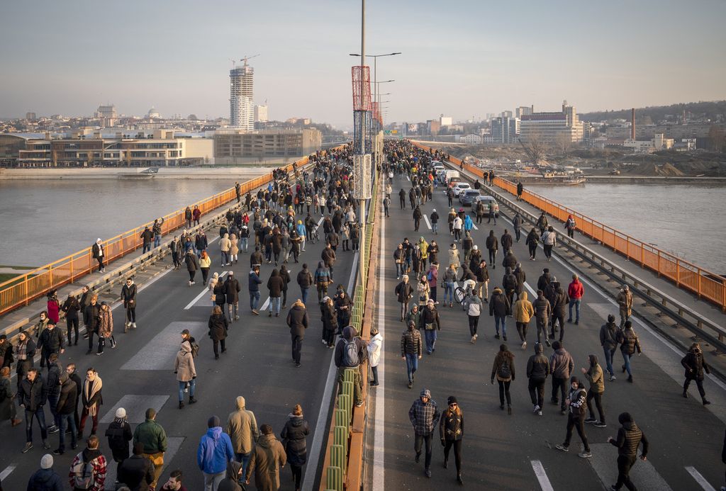 Proteste a Belgrado contro lo sfruttamento delle risorse minerarie