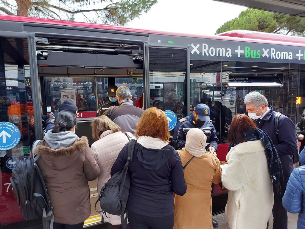 Super green pass, controlli alla Stazione Termini