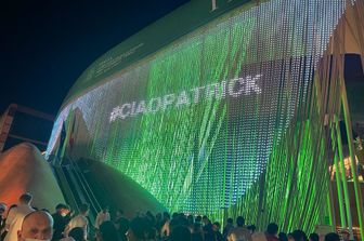 #CiaoPatrick &egrave; la scritta a lettere cubitali apparsa in serata sulla facciata esterna del Padiglione Italia di Expo 2020 Dubai