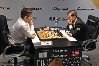 Ian Nepomniachtchi e Magnus Carlsen