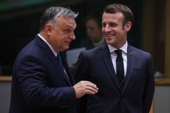 Il primo ministro ungherese Viktor Orban e il presidente francese Emmanuel Macron&nbsp;
