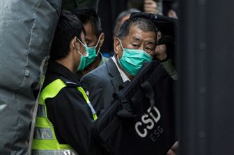 Jimmy Lai scortato nel tribunale di Hong Kong&nbsp;